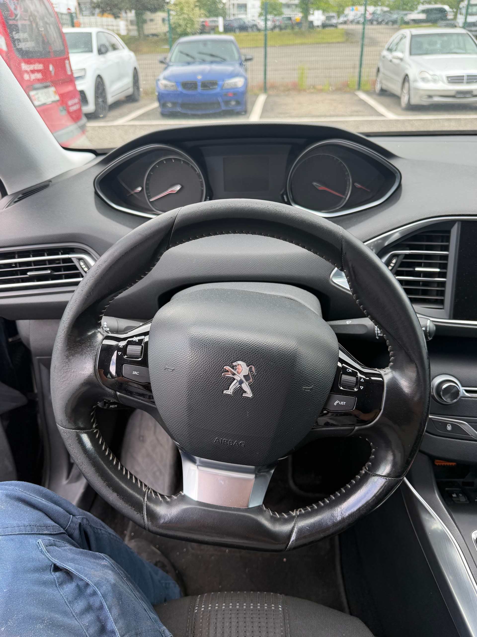 PEUGEOT 308 SW 1.6 BlueHDI Allure Automatic-image-10