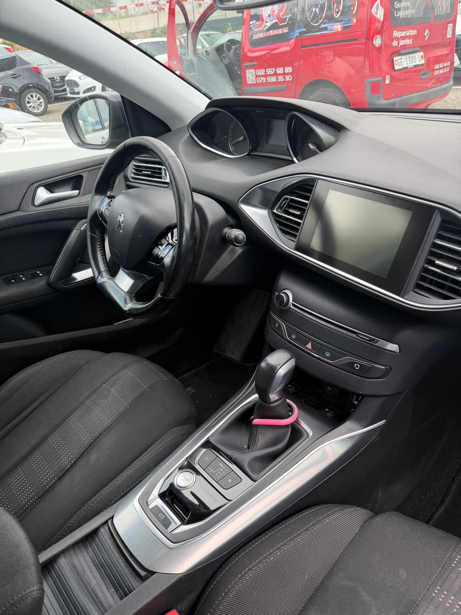PEUGEOT 308 SW 1.6 BlueHDI Allure Automatic-image-7