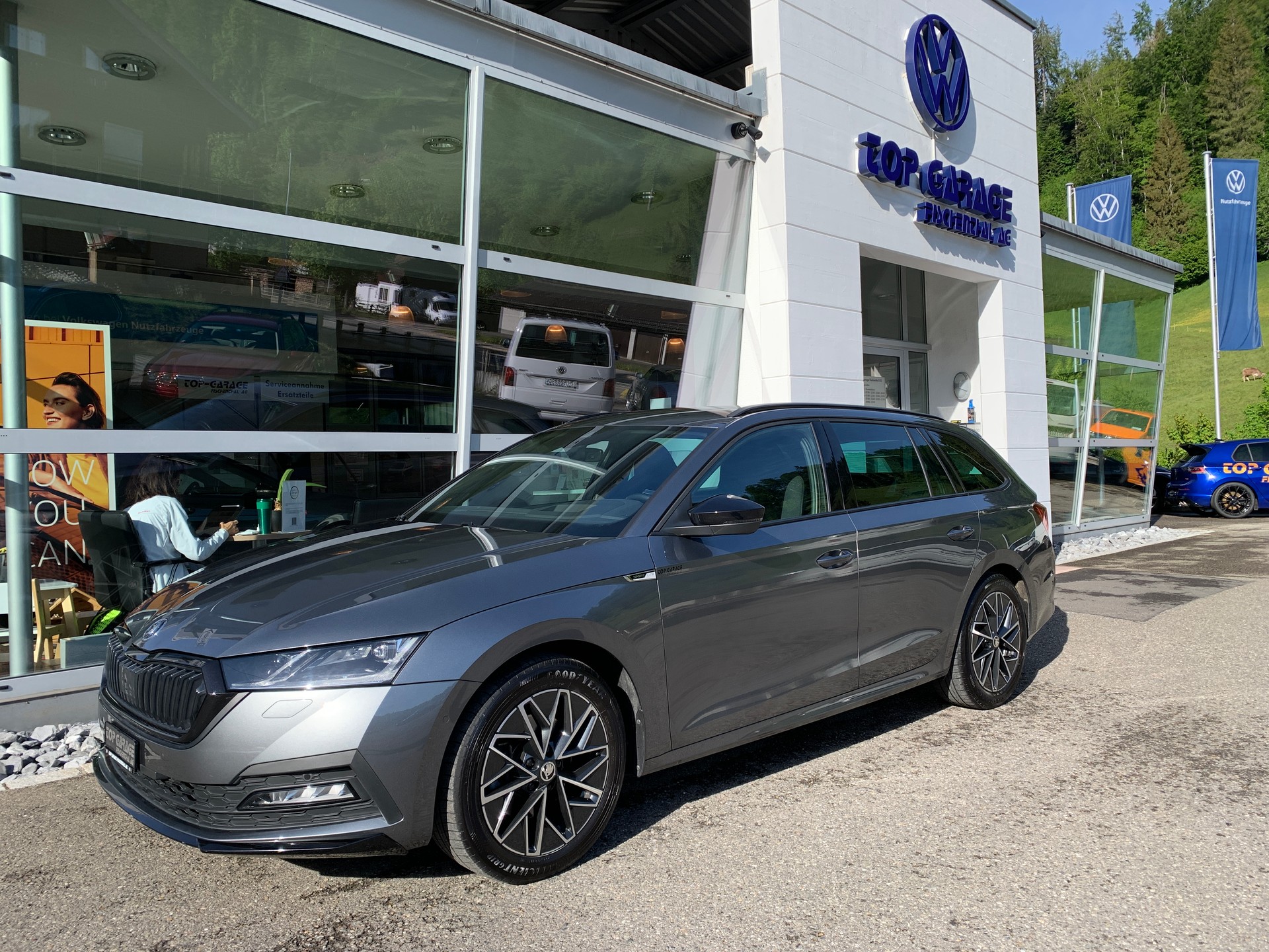 SKODA Octavia Combi 2.0 TSI SportLine DSG 4x4-image-0