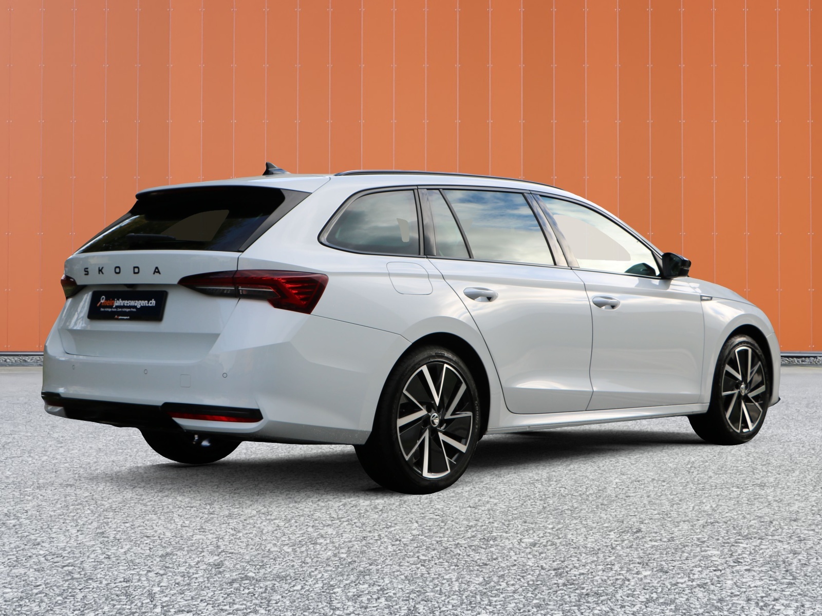 SKODA Octavia Combi 2.0 TSI DSG Sport Line 4x4-showroom-element-1