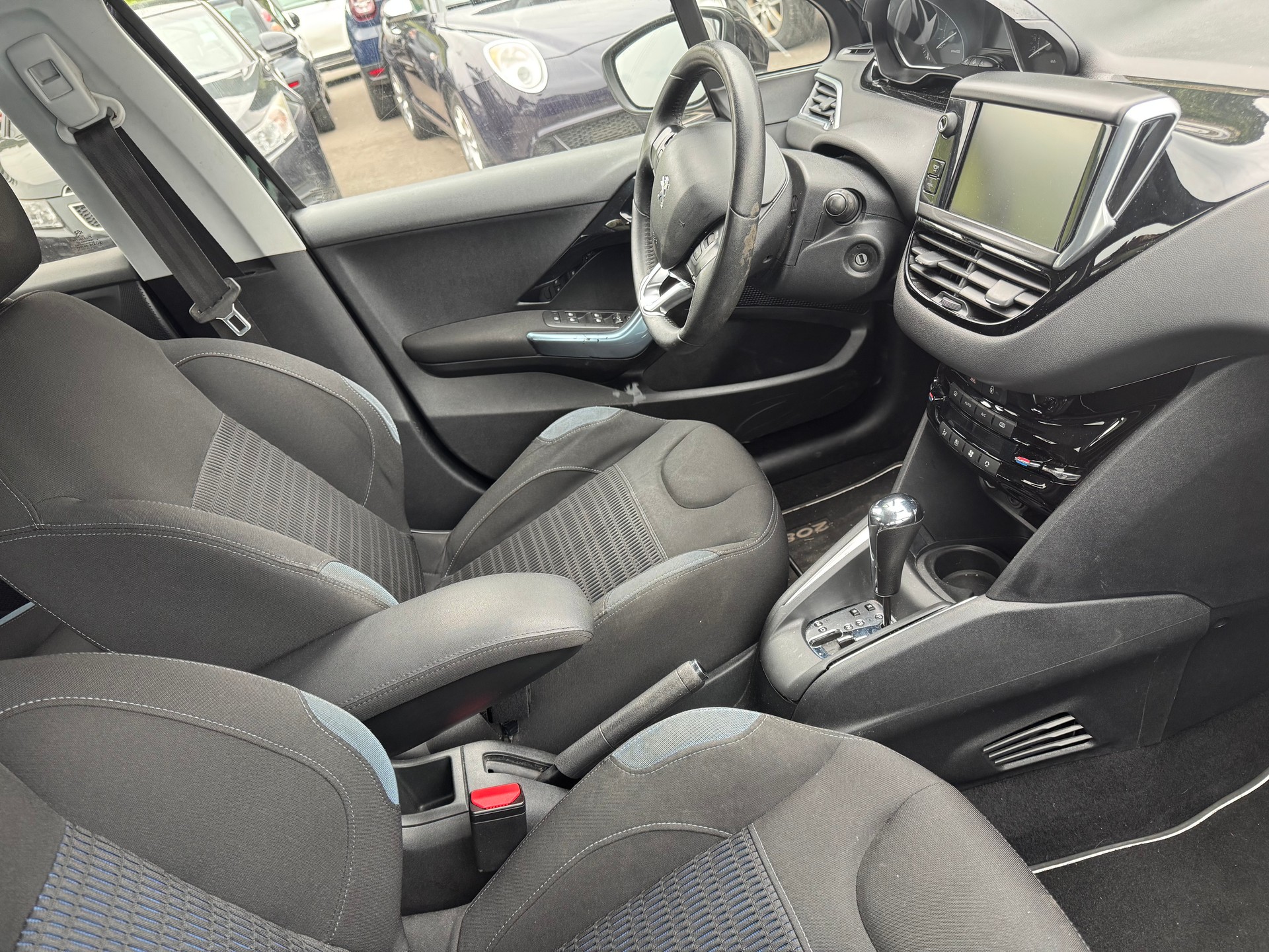 PEUGEOT 208 1.6 VTI Allure Automatik-image-4