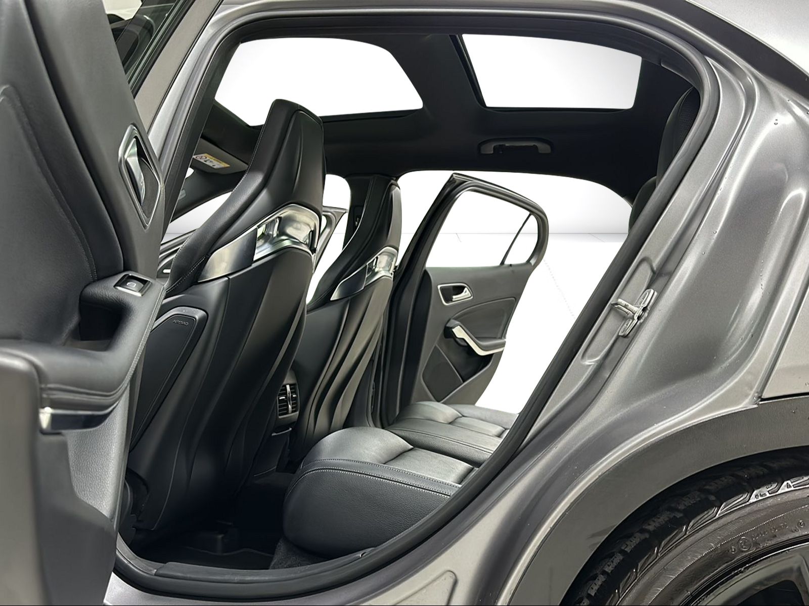MERCEDES-BENZ GLA 45 AMG Performance Mountain Grey Magno 4Matic 7G-DCT-image-6