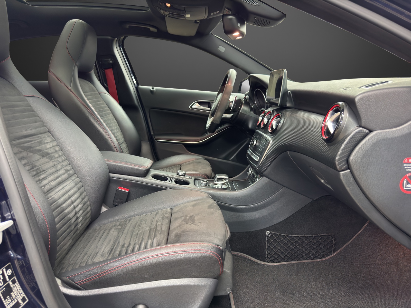 MERCEDES-BENZ A 45 AMG 4Matic-image-11