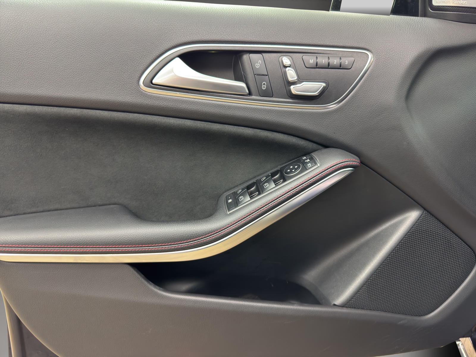 MERCEDES-BENZ A 45 AMG 4Matic-image-12