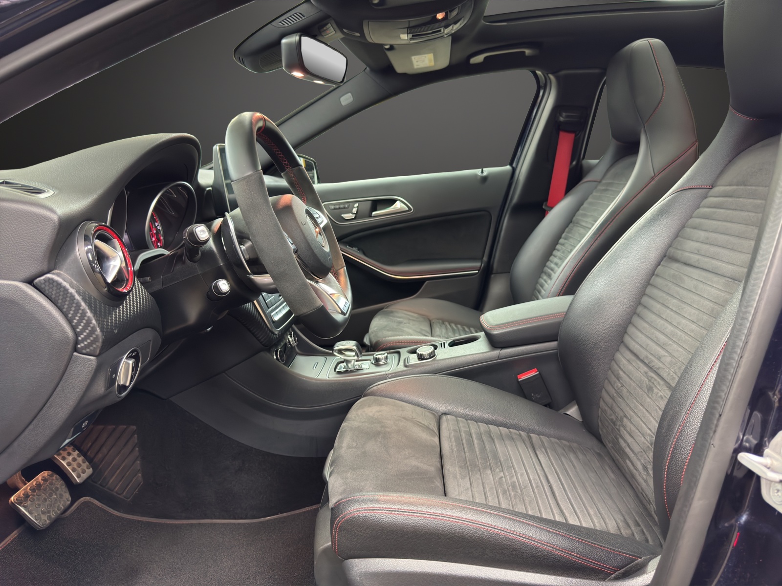 MERCEDES-BENZ A 45 AMG 4Matic-image-9