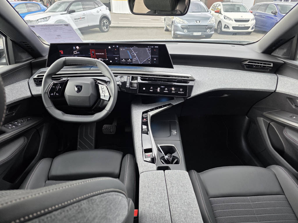 PEUGEOT 3008 1.2 Hybrid Allure-image-5