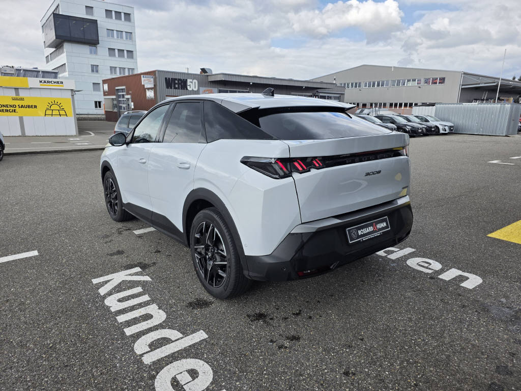 PEUGEOT 3008 1.2 Hybrid Allure-image-2