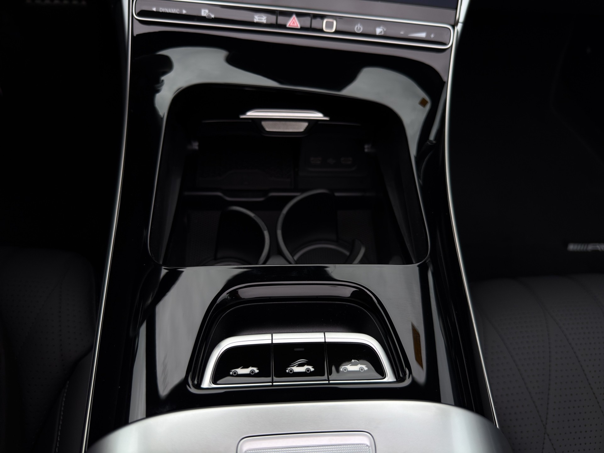 MERCEDES-BENZ CLE 200 AMG Line 4matic Cabriolet-image-25