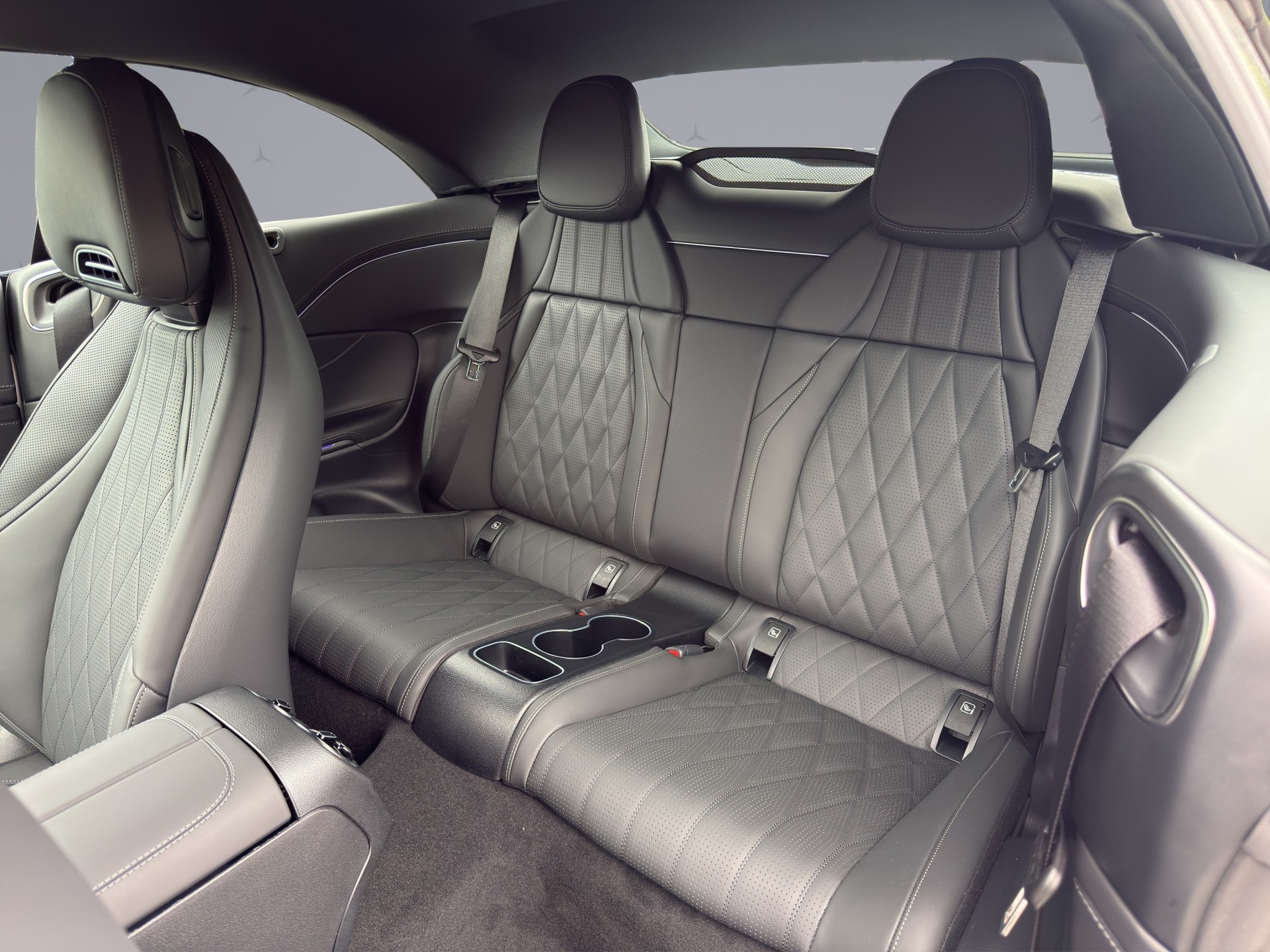 MERCEDES-BENZ CLE 200 AMG Line 4matic Cabriolet-image-11