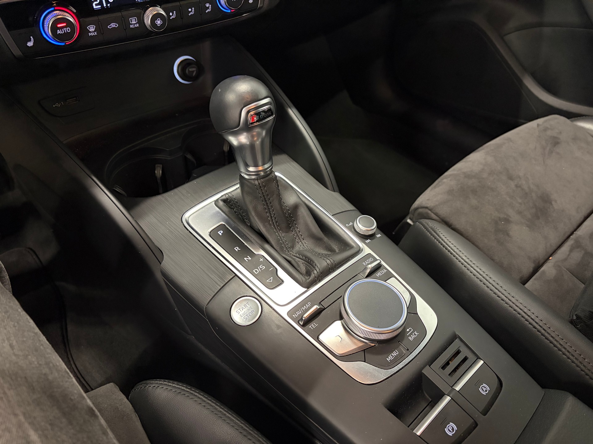 AUDI A3 Sportback 1.5 TFSI S-tronic Sport-image-9