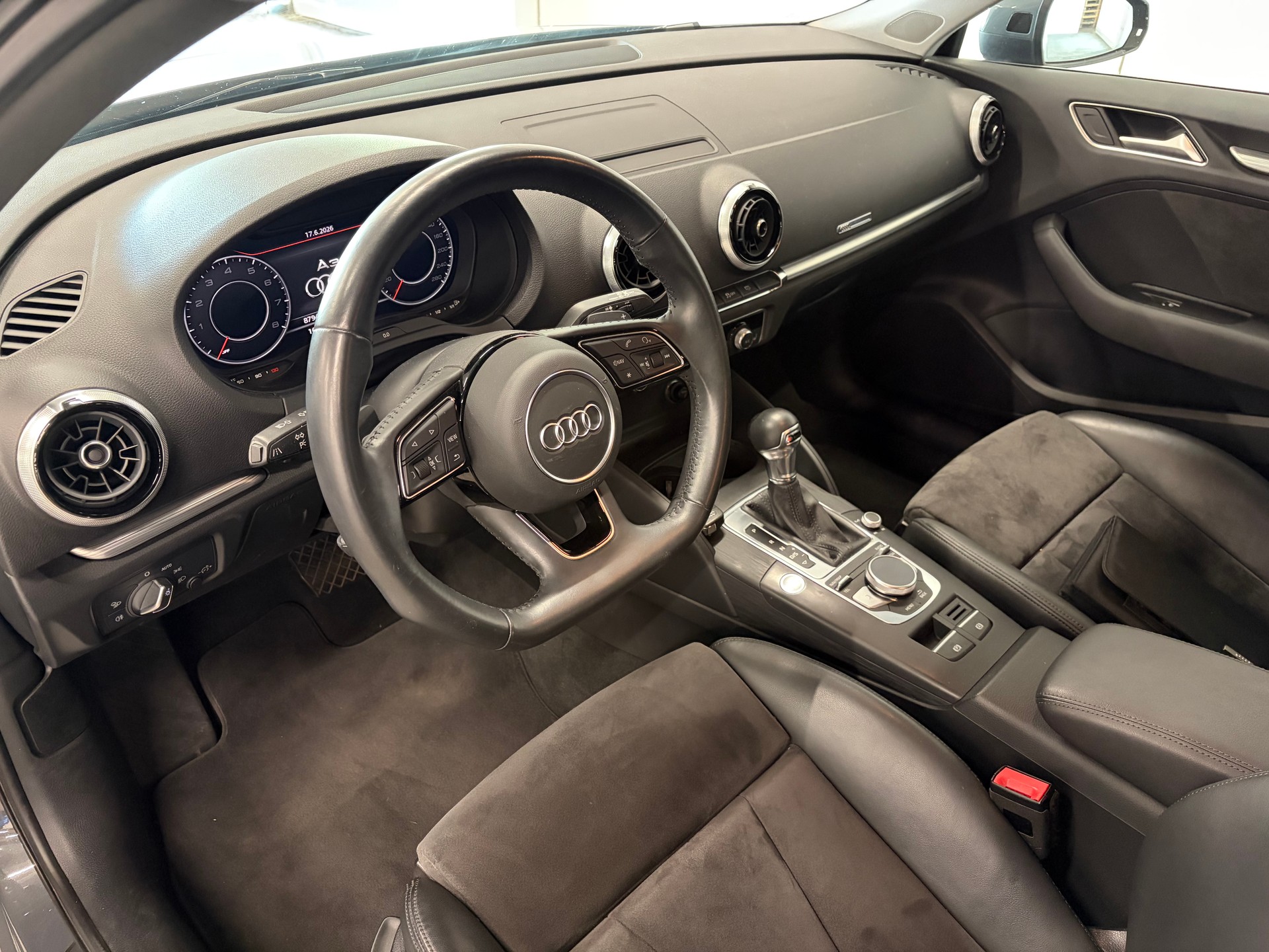 AUDI A3 Sportback 1.5 TFSI S-tronic Sport-image-6