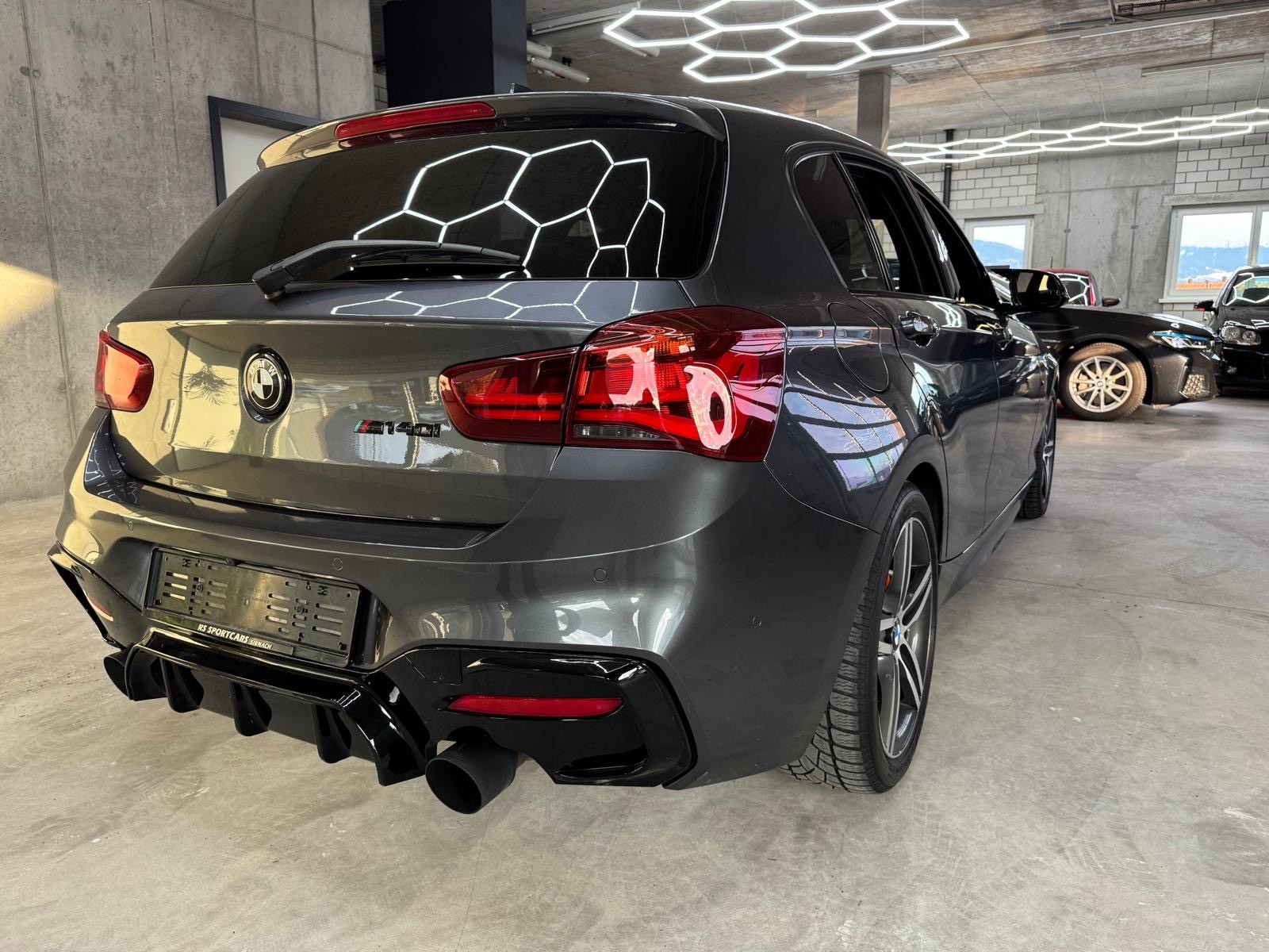 BMW M140i Steptronic-showroom-element-3
