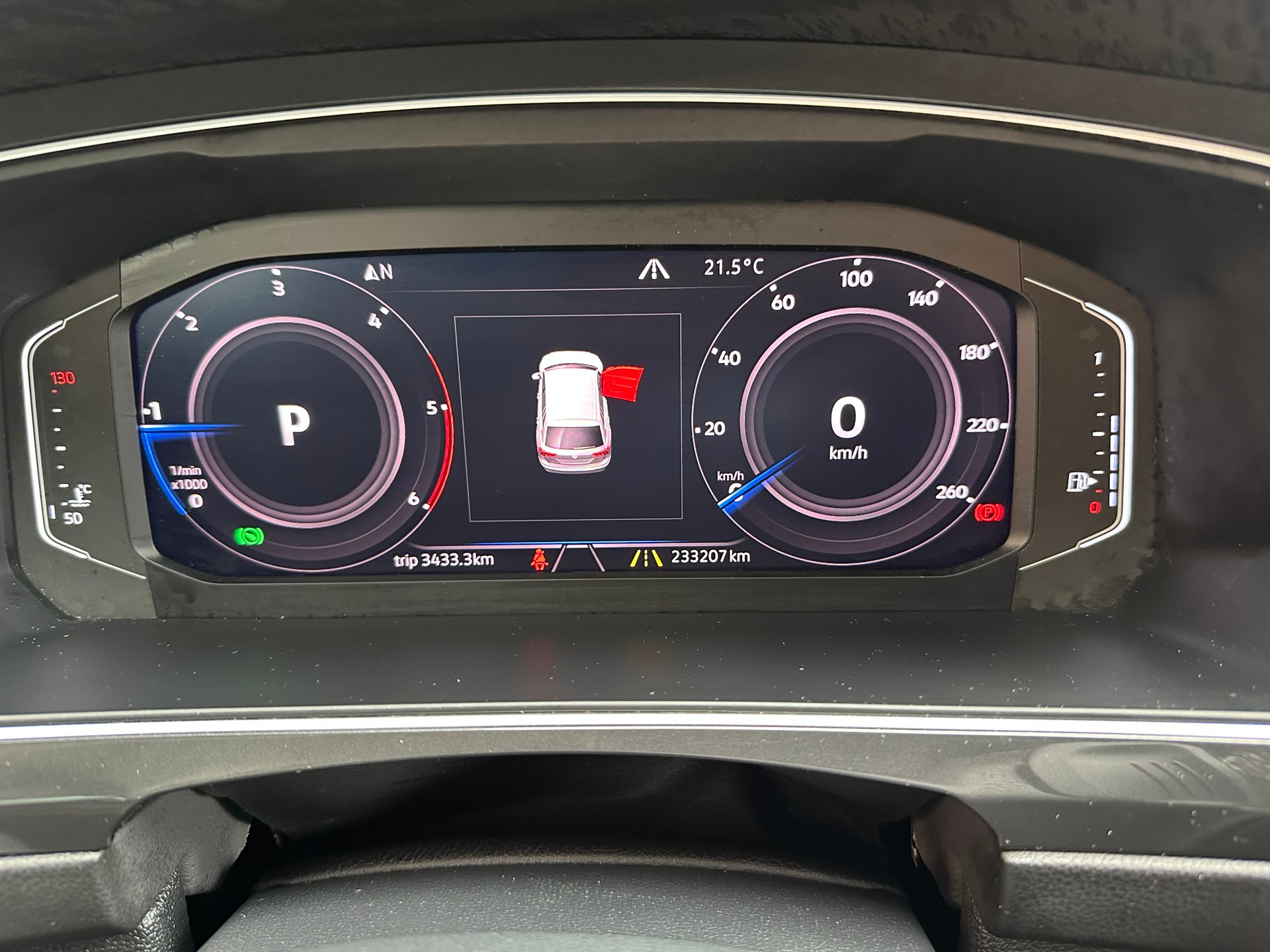 VW Tiguan 2.0 TDI SCR Highline 4Motion DSG-image-6