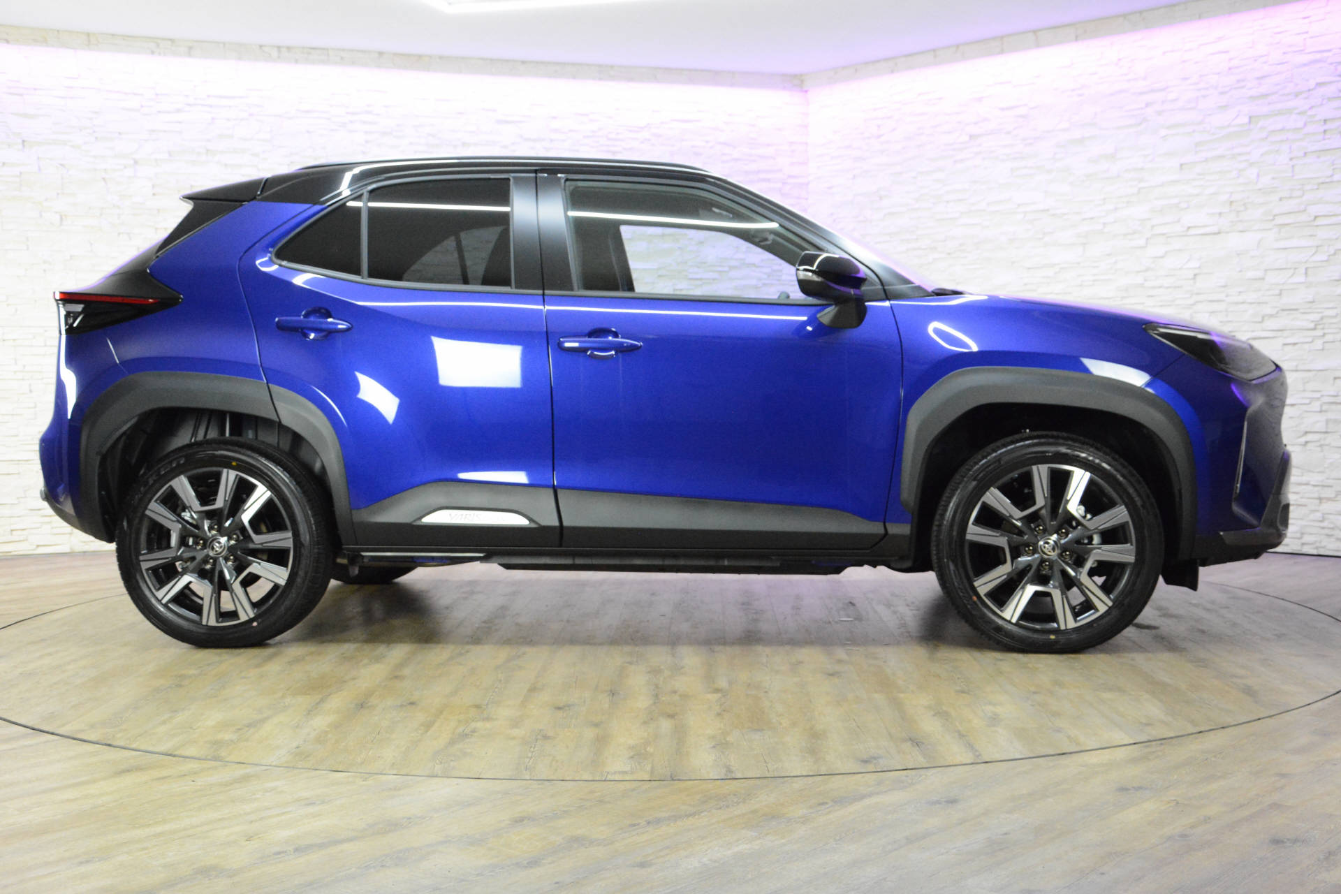 TOYOTA TOYOTA Yaris Cross 1.5 VVT-i HSD Premium AWD-i-showroom-element-3