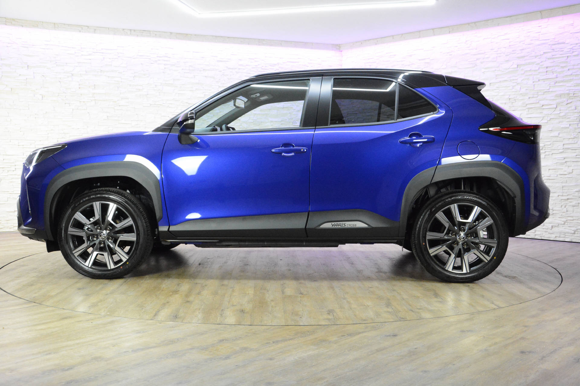 TOYOTA TOYOTA Yaris Cross 1.5 VVT-i HSD Premium AWD-i-showroom-element-2