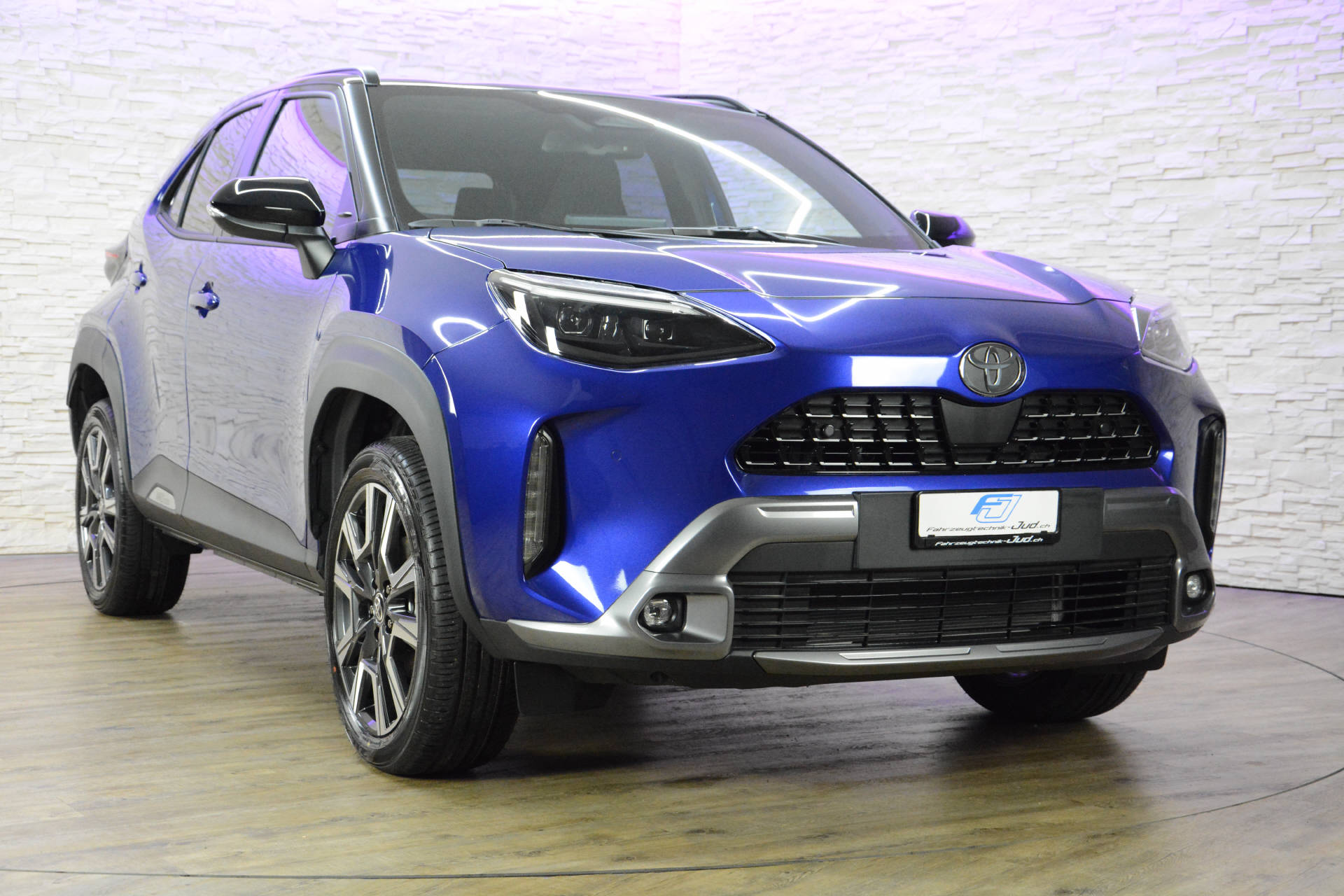 TOYOTA TOYOTA Yaris Cross 1.5 VVT-i HSD Premium AWD-i-showroom-element-1