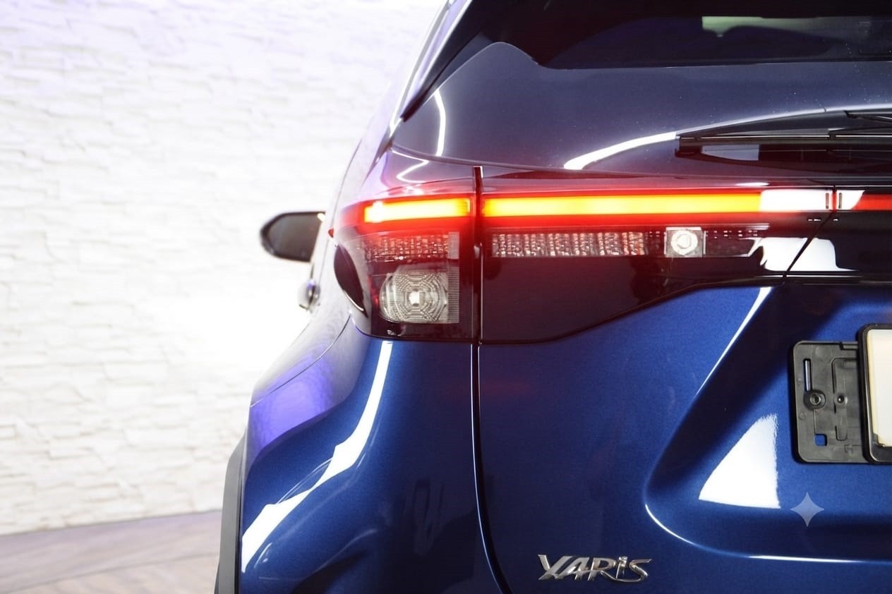 TOYOTA TOYOTA Yaris Cross 1.5 VVT-i HSD Premium AWD-i-image-22