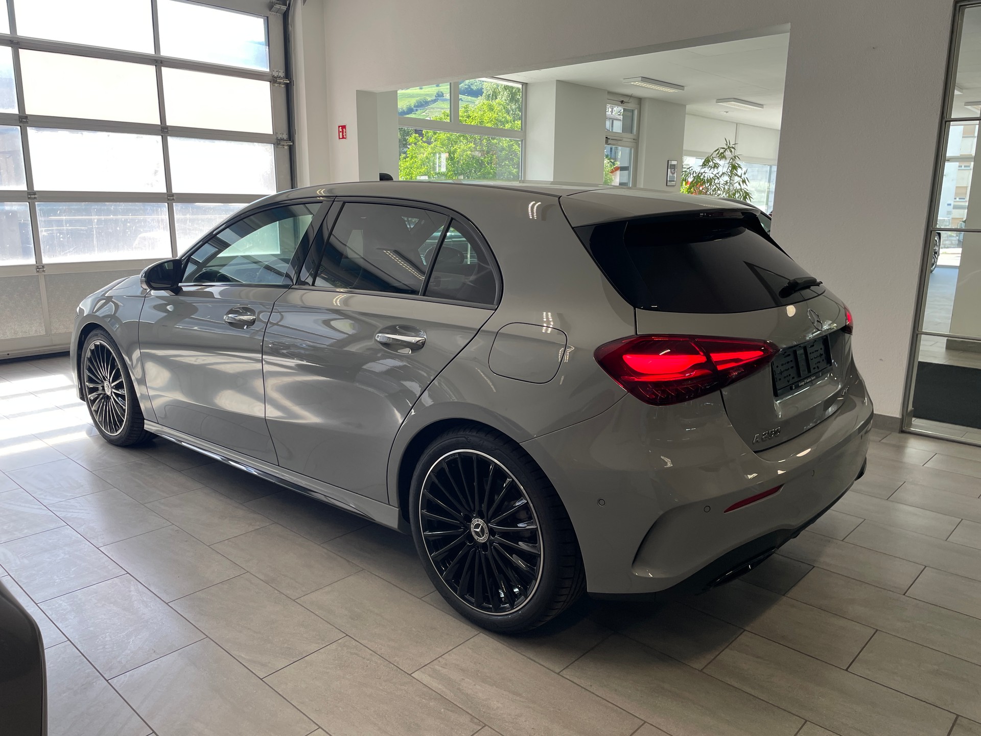 MERCEDES-BENZ A 250 4Matic 8G-DCT AMG Line-showroom-element-2