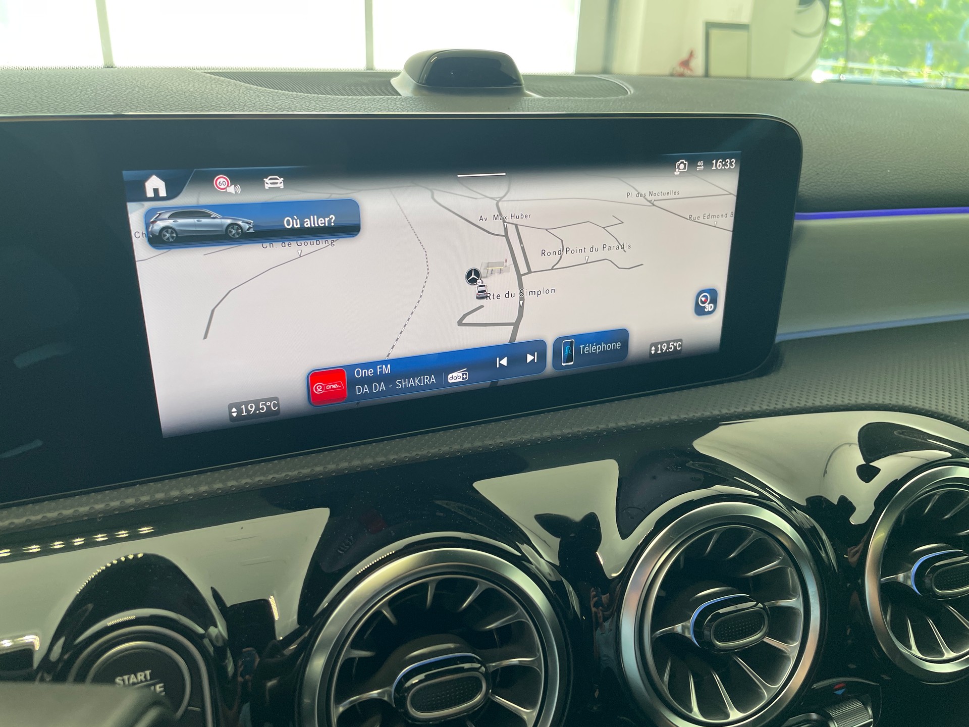 MERCEDES-BENZ A 250 4Matic 8G-DCT AMG Line-image-14
