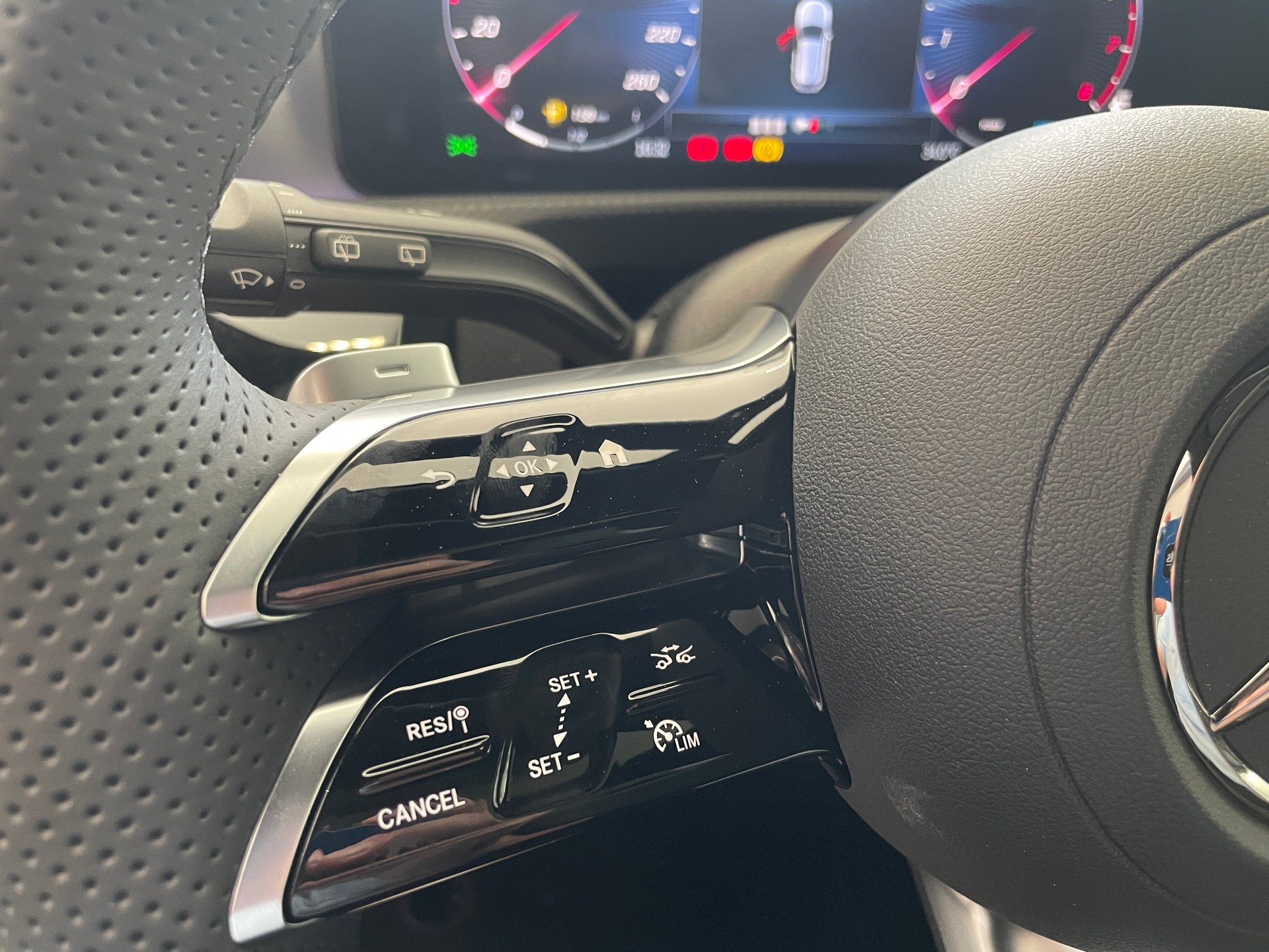 MERCEDES-BENZ A 250 4Matic 8G-DCT AMG Line-image-12