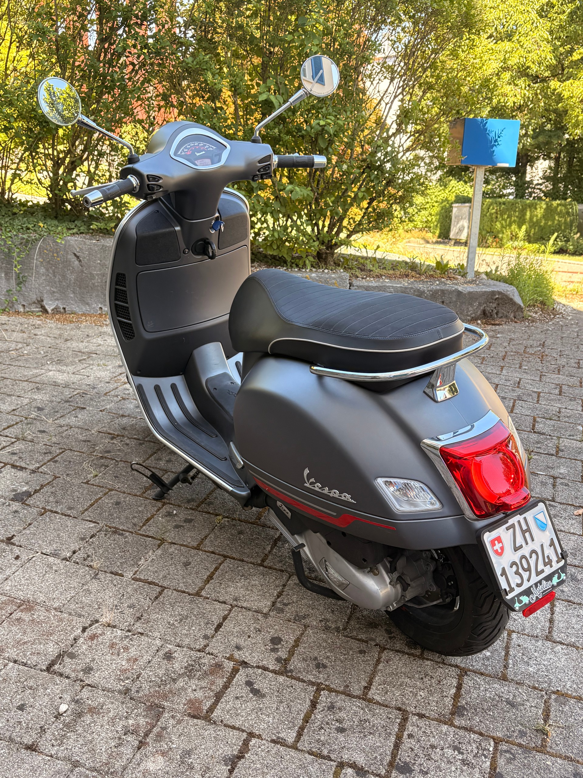 PIAGGIO Vespa GTS 125 Super Sport ABS-image-2