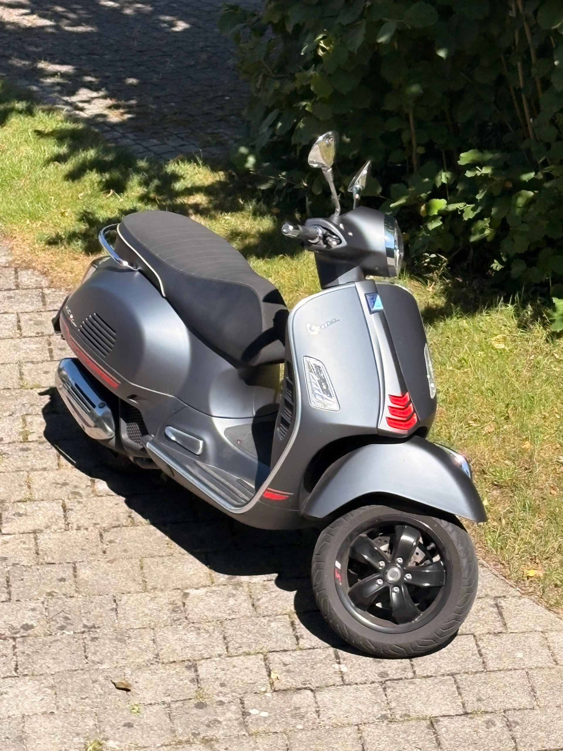 PIAGGIO Vespa GTS 125 Super Sport ABS-image-1