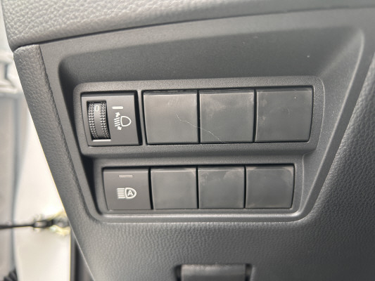 TOYOTA Yaris 1.5 Comfort e-CVT-image-10