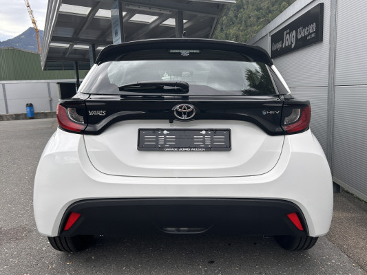 TOYOTA Yaris 1.5 Comfort e-CVT-image-4