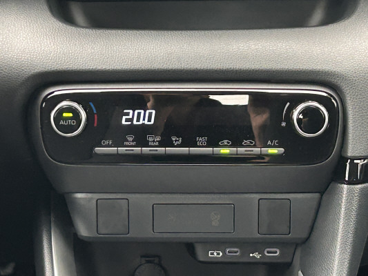 TOYOTA Yaris 1.5 Comfort e-CVT-image-7