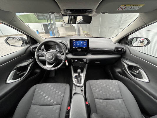 TOYOTA Yaris 1.5 Comfort e-CVT-image-5