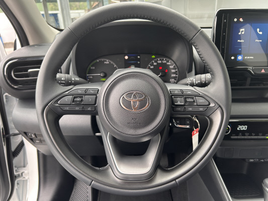 TOYOTA Yaris 1.5 Comfort e-CVT-image-11