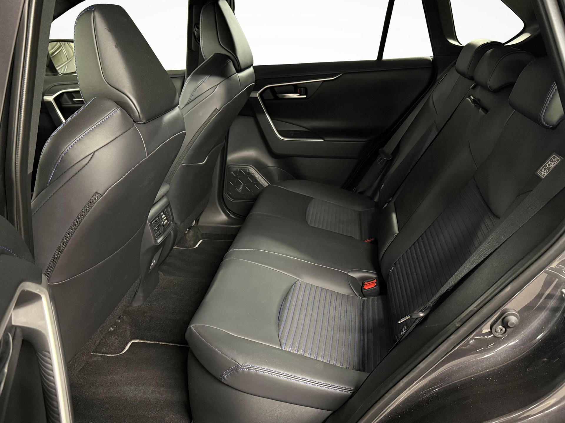 TOYOTA RAV4 2.5 HEV Style-image-12