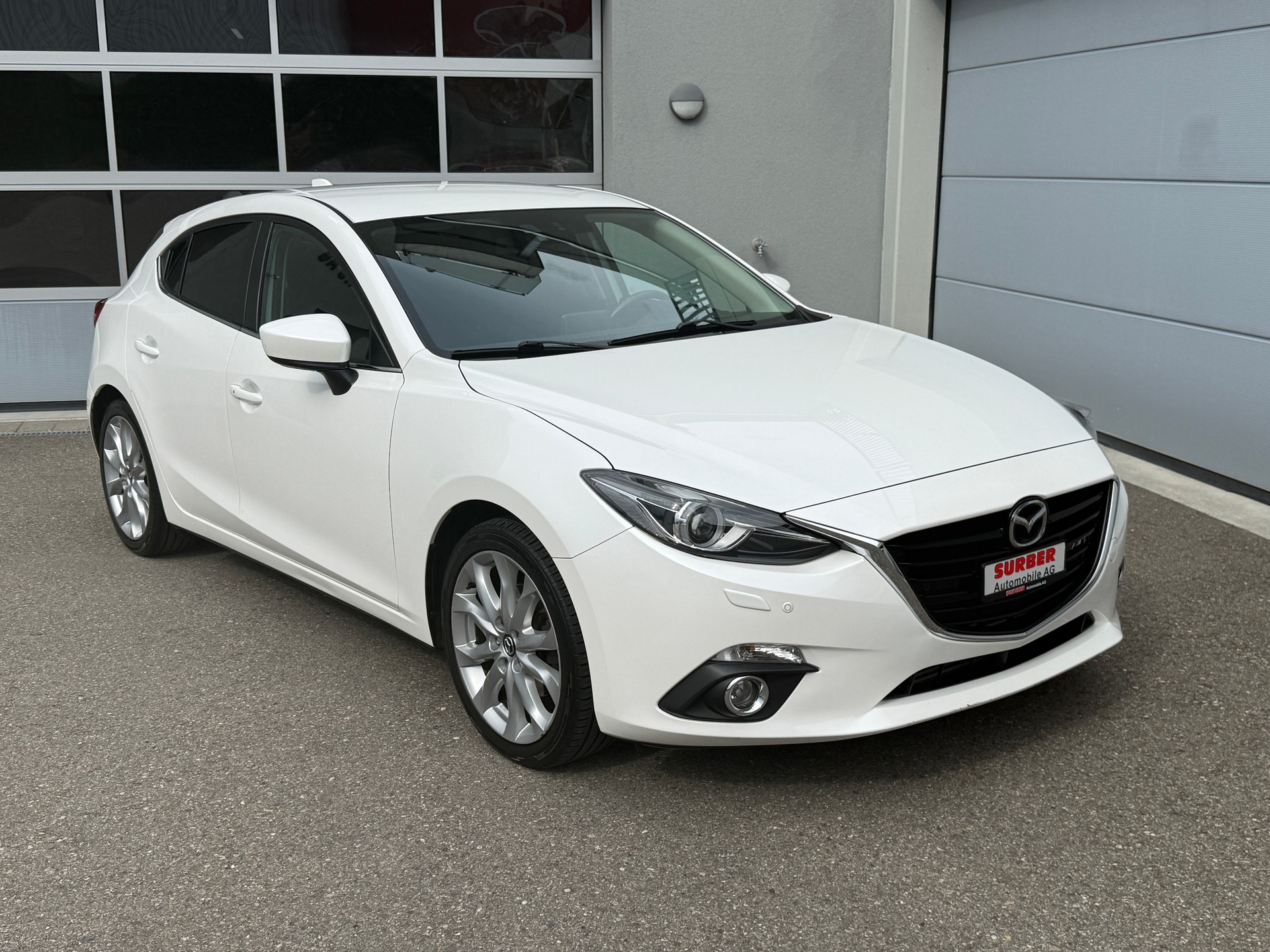 MAZDA 3 2.2 16V CD Revolution-showroom-element-1