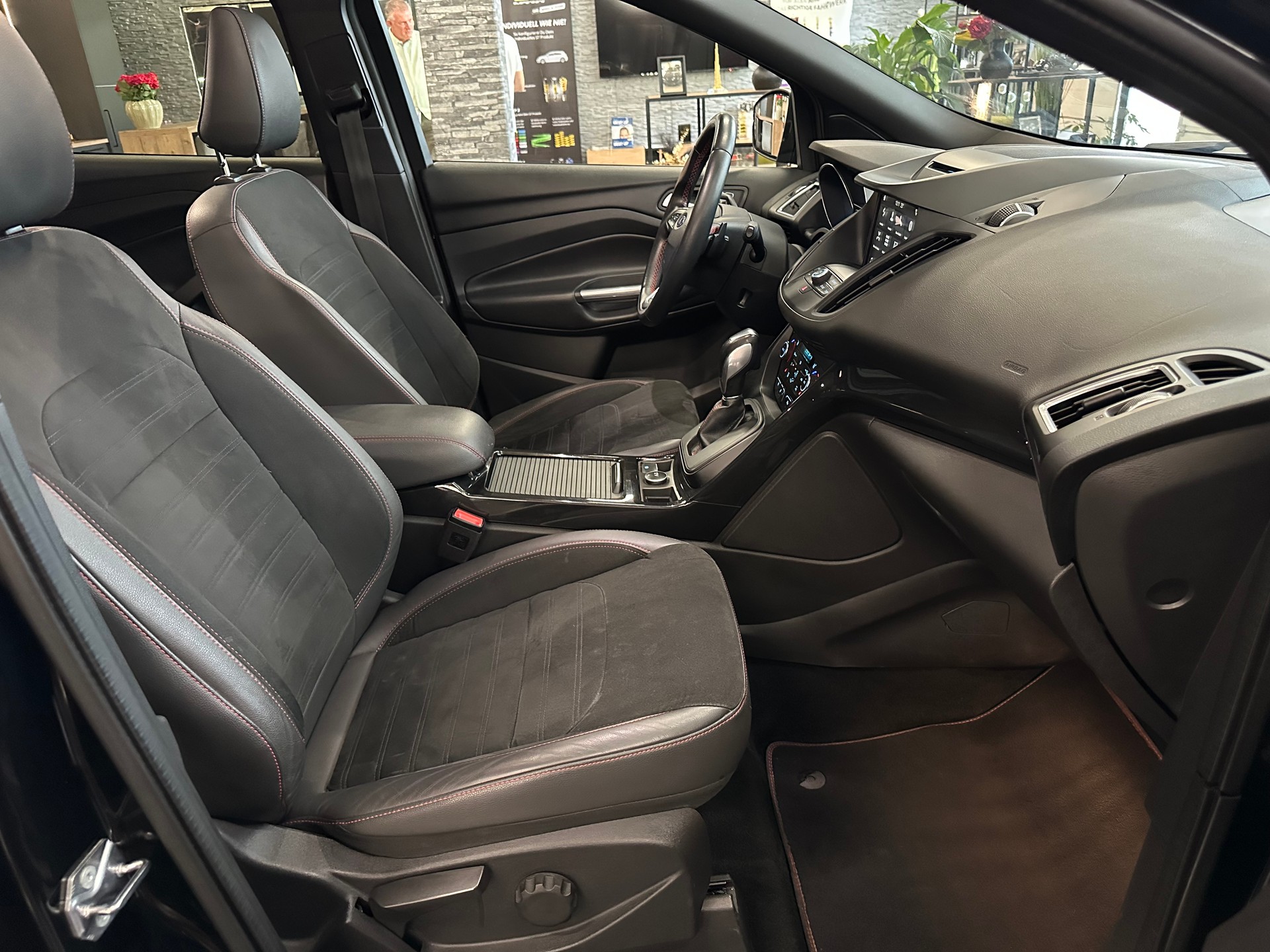 FORD Kuga 2.0 TDCi ST Line High 4WD PowerShift-image-13