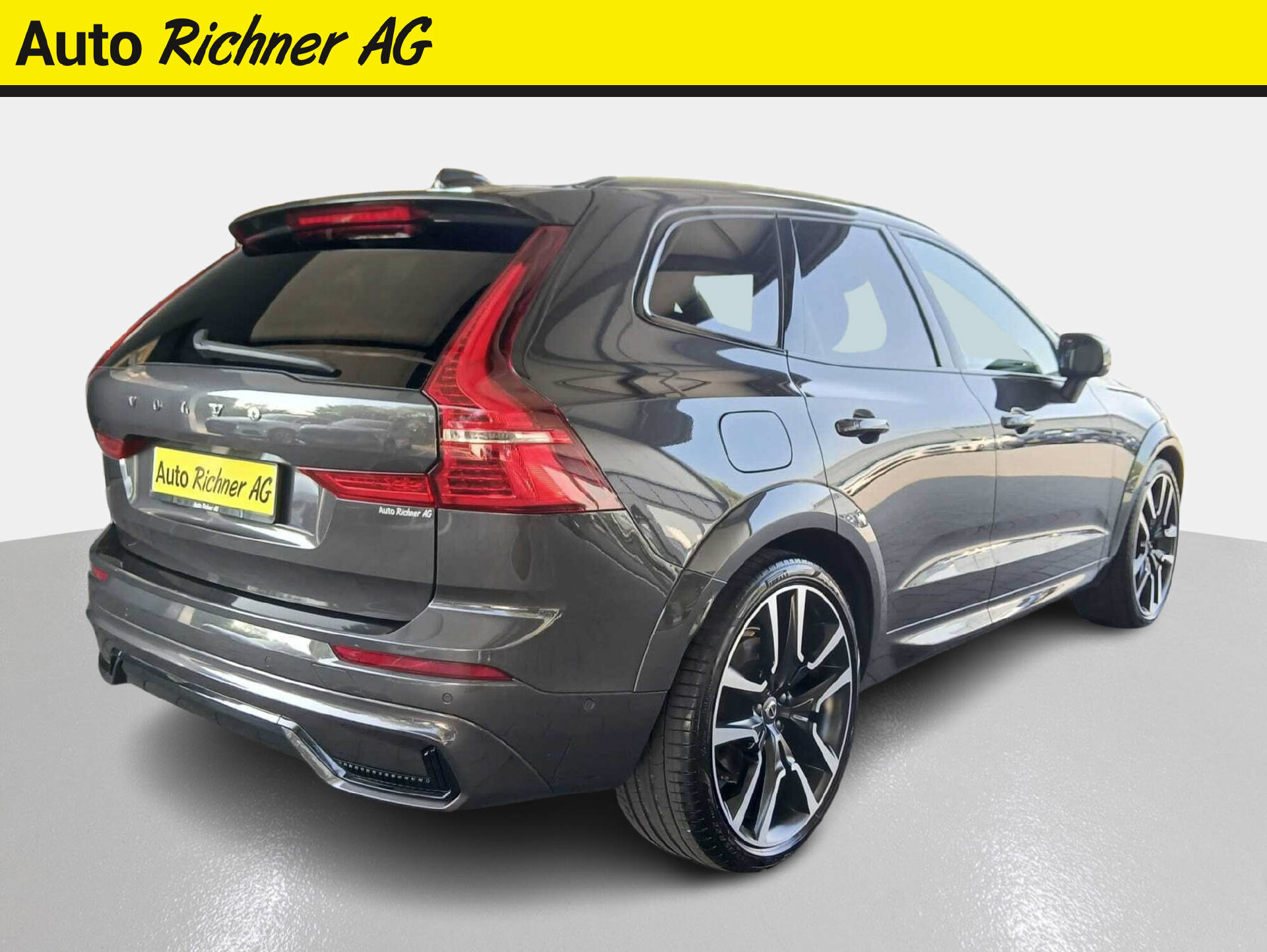 VOLVO XC60 2.0 B5 MH Ultimate Dark AWD-showroom-element-3