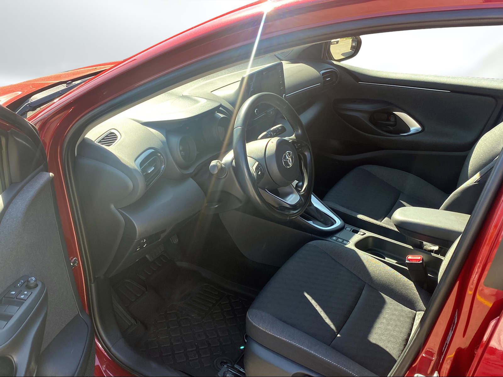 TOYOTA Yaris 1.5 Trend e-CVT-image-3