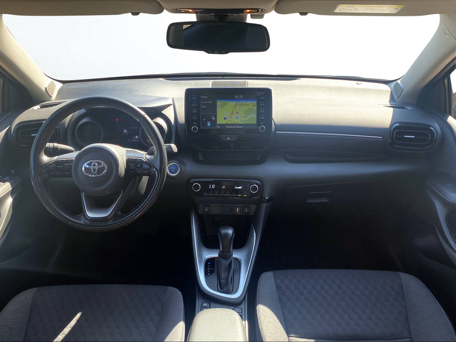 TOYOTA Yaris 1.5 Trend e-CVT-image-5