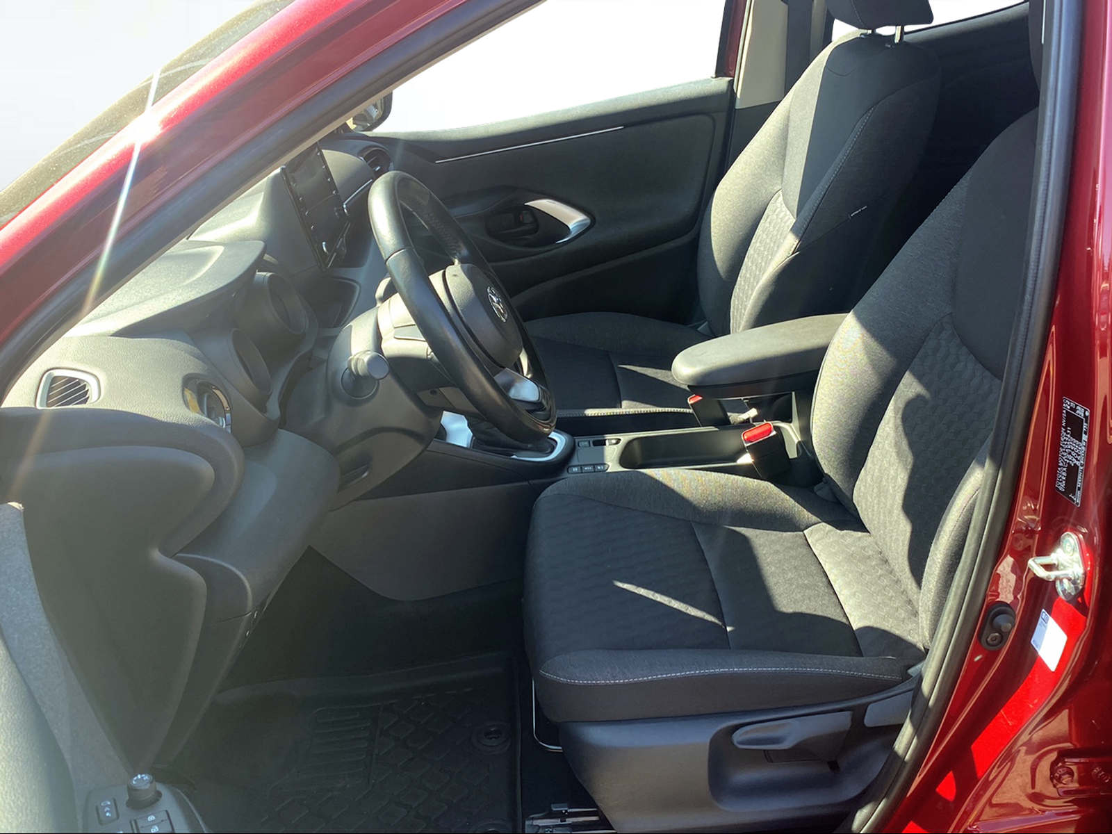 TOYOTA Yaris 1.5 Trend e-CVT-image-4