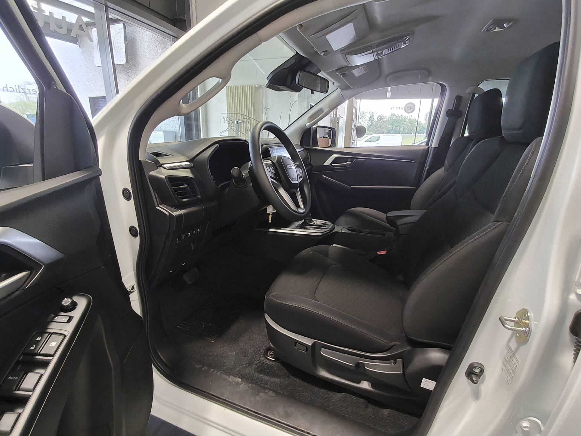 ISUZU D-Max Crew Pick-up 2.2 DDi Evolution 4x4-image-12