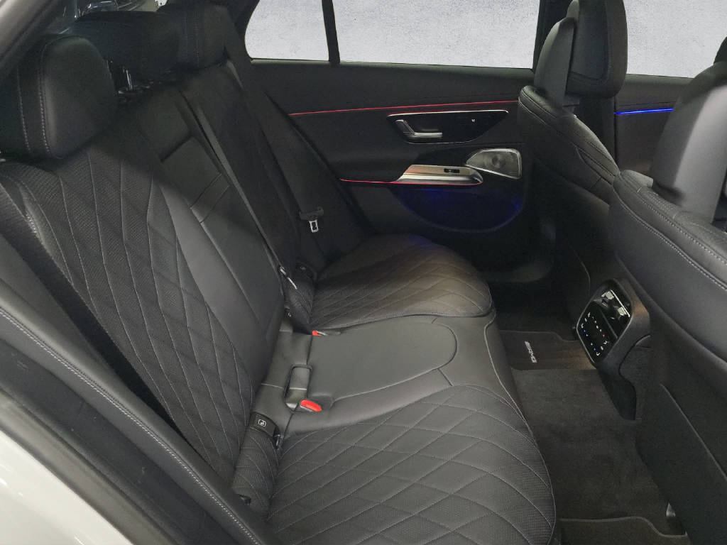 MERCEDES-BENZ E 450 d AMG Line 4Matic T-Modell-image-12