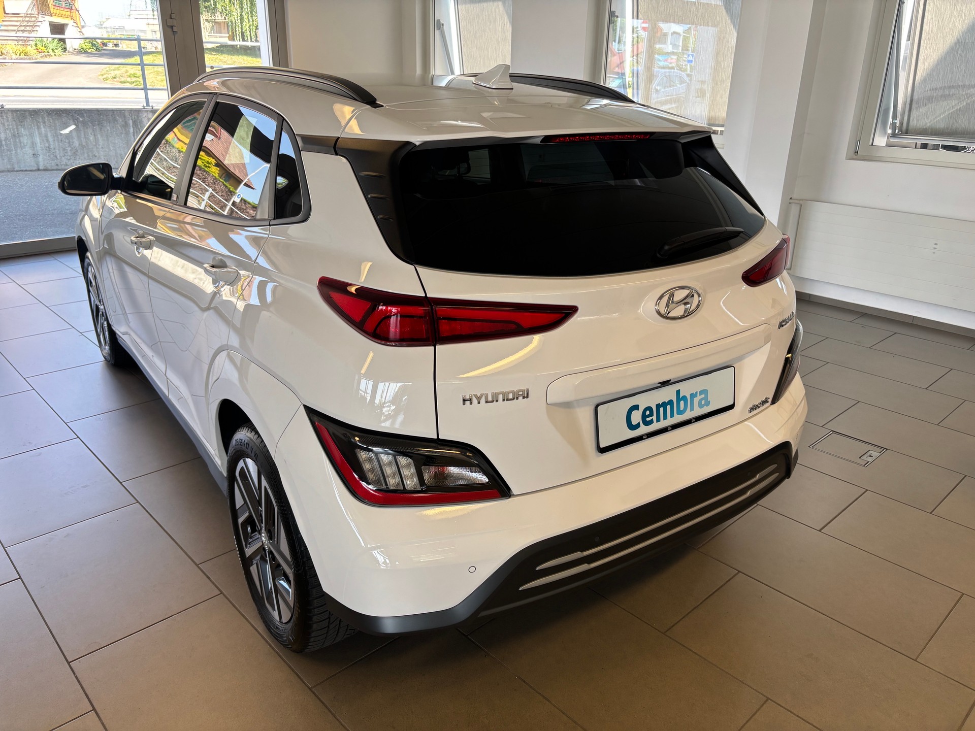 HYUNDAI Kona EV Amplia 64kWh-showroom-element-3