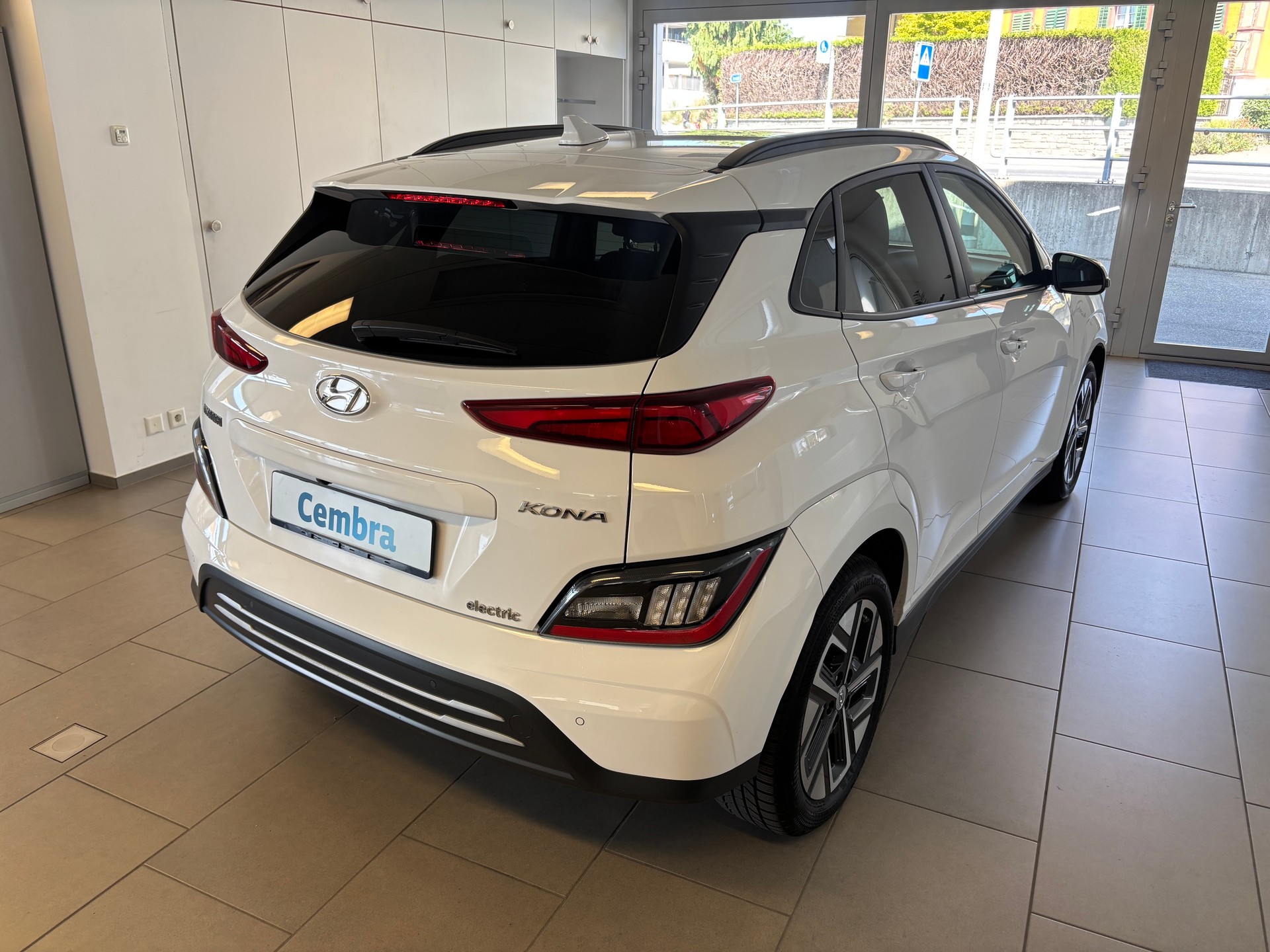 HYUNDAI Kona EV Amplia 64kWh-showroom-element-2