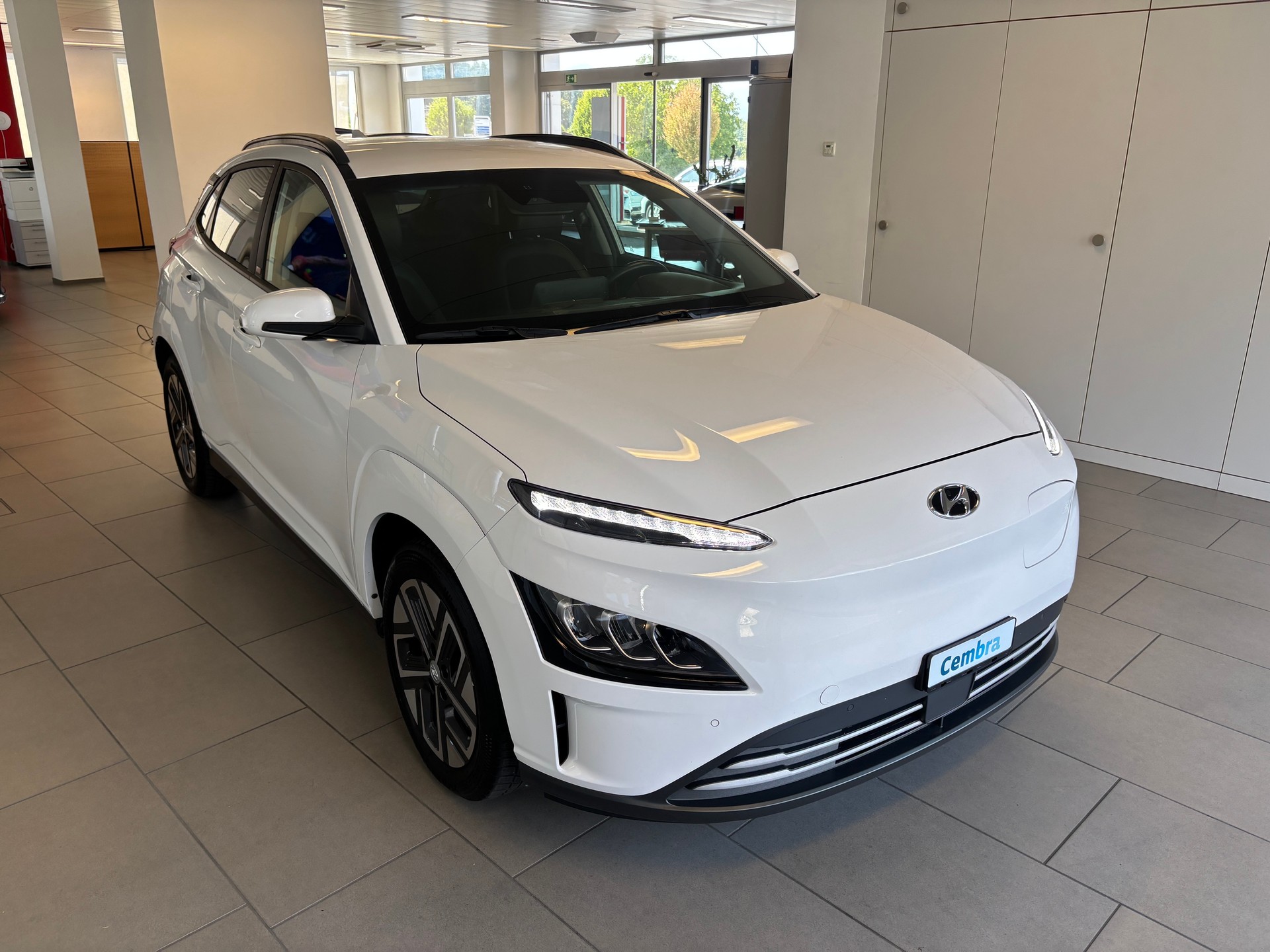 HYUNDAI Kona EV Amplia 64kWh-showroom-element-1