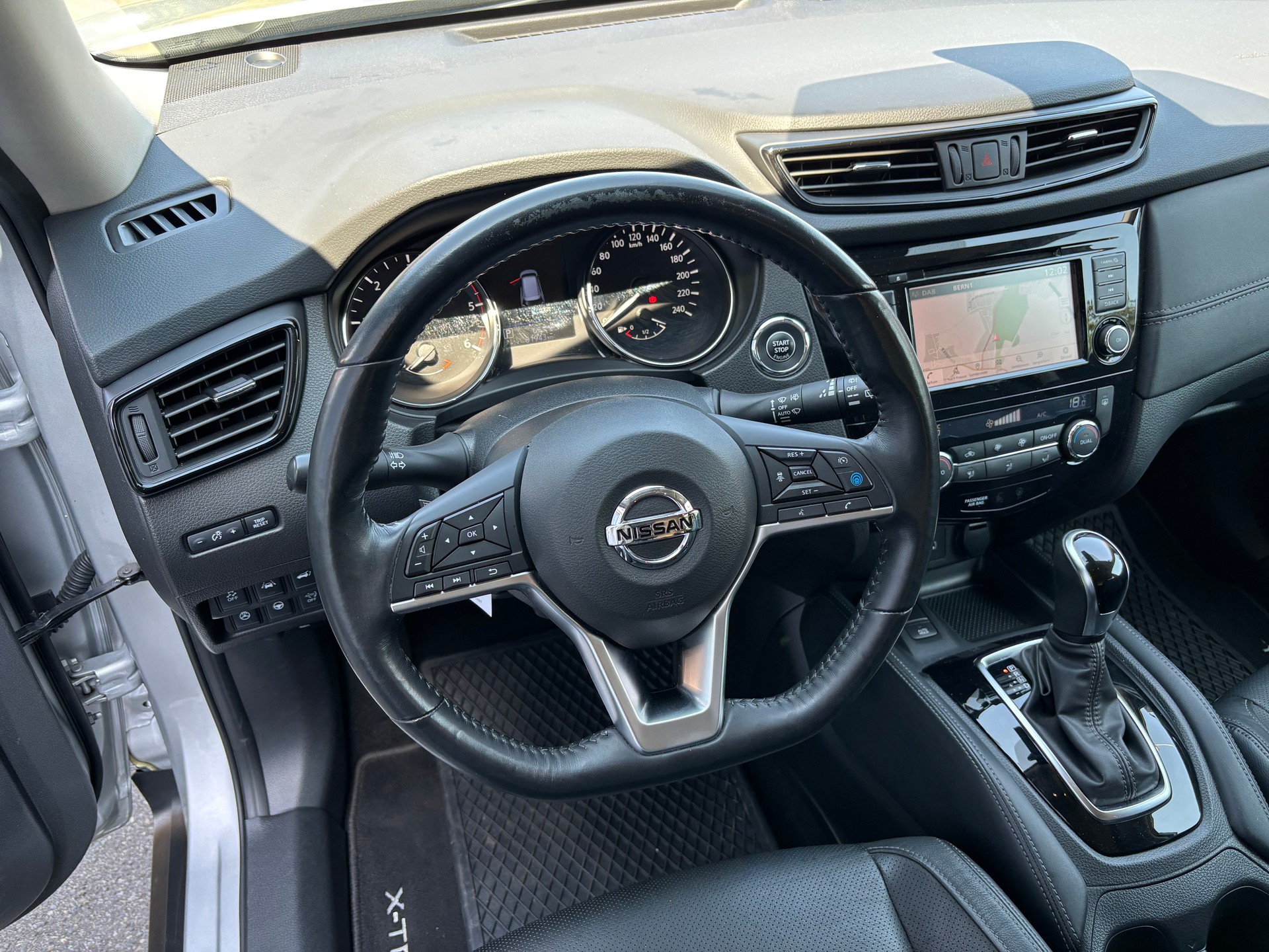 NISSAN X-Trail 1.7 dCi tekna 4x4-image-11