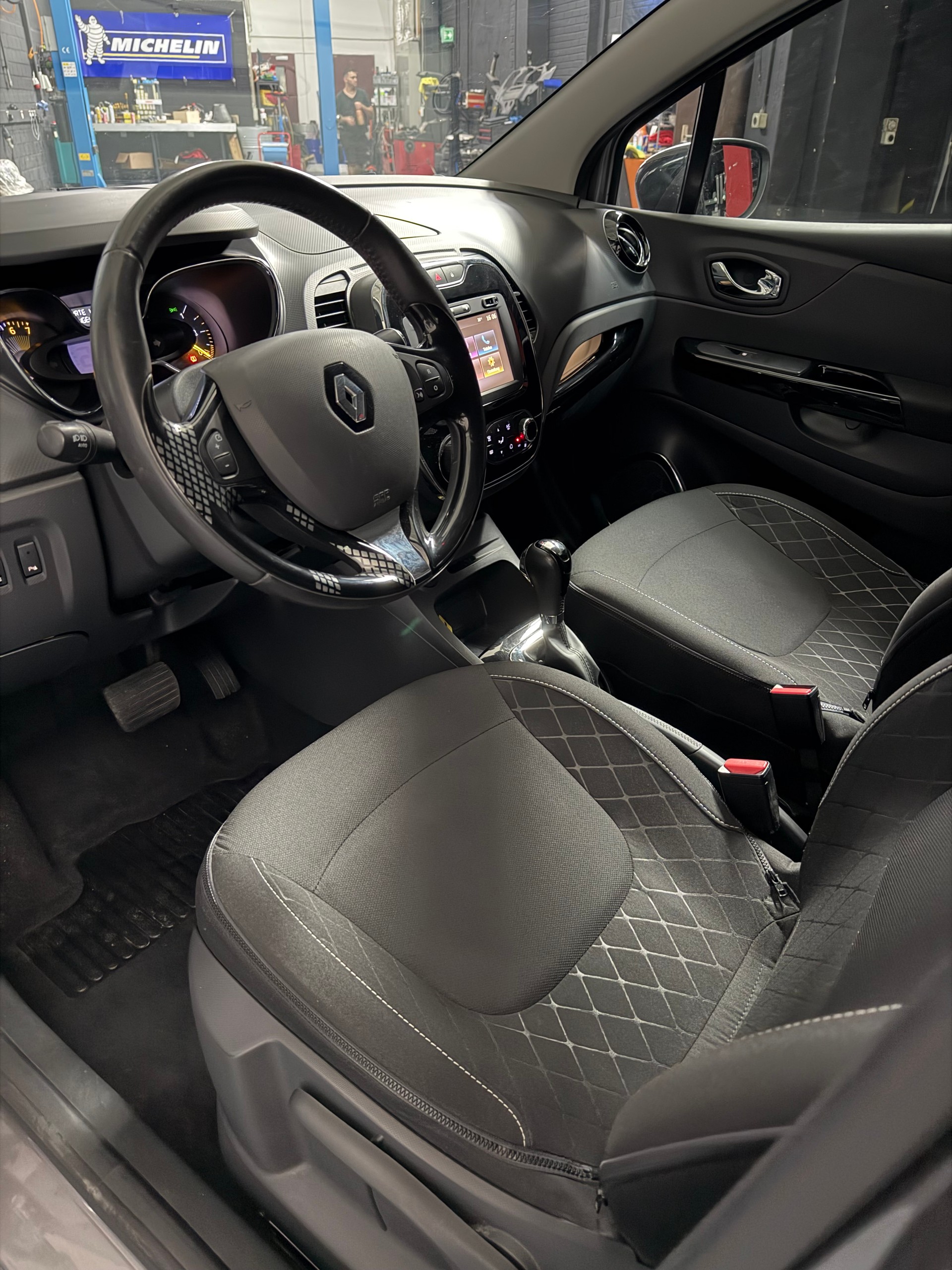 RENAULT Captur 1.2 T 16V Outdoor EDC-showroom-element-3