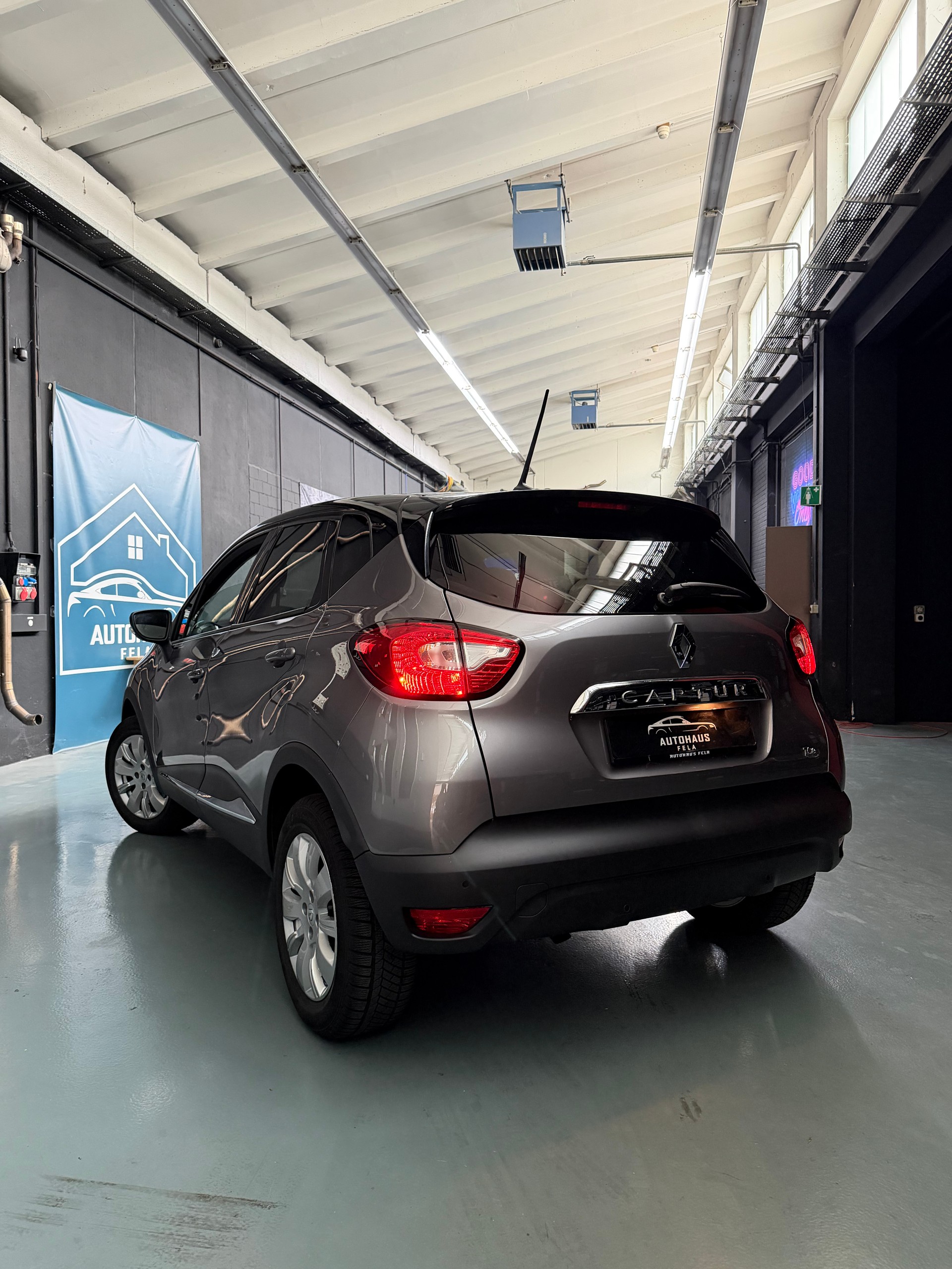 RENAULT Captur 1.2 T 16V Outdoor EDC-showroom-element-2