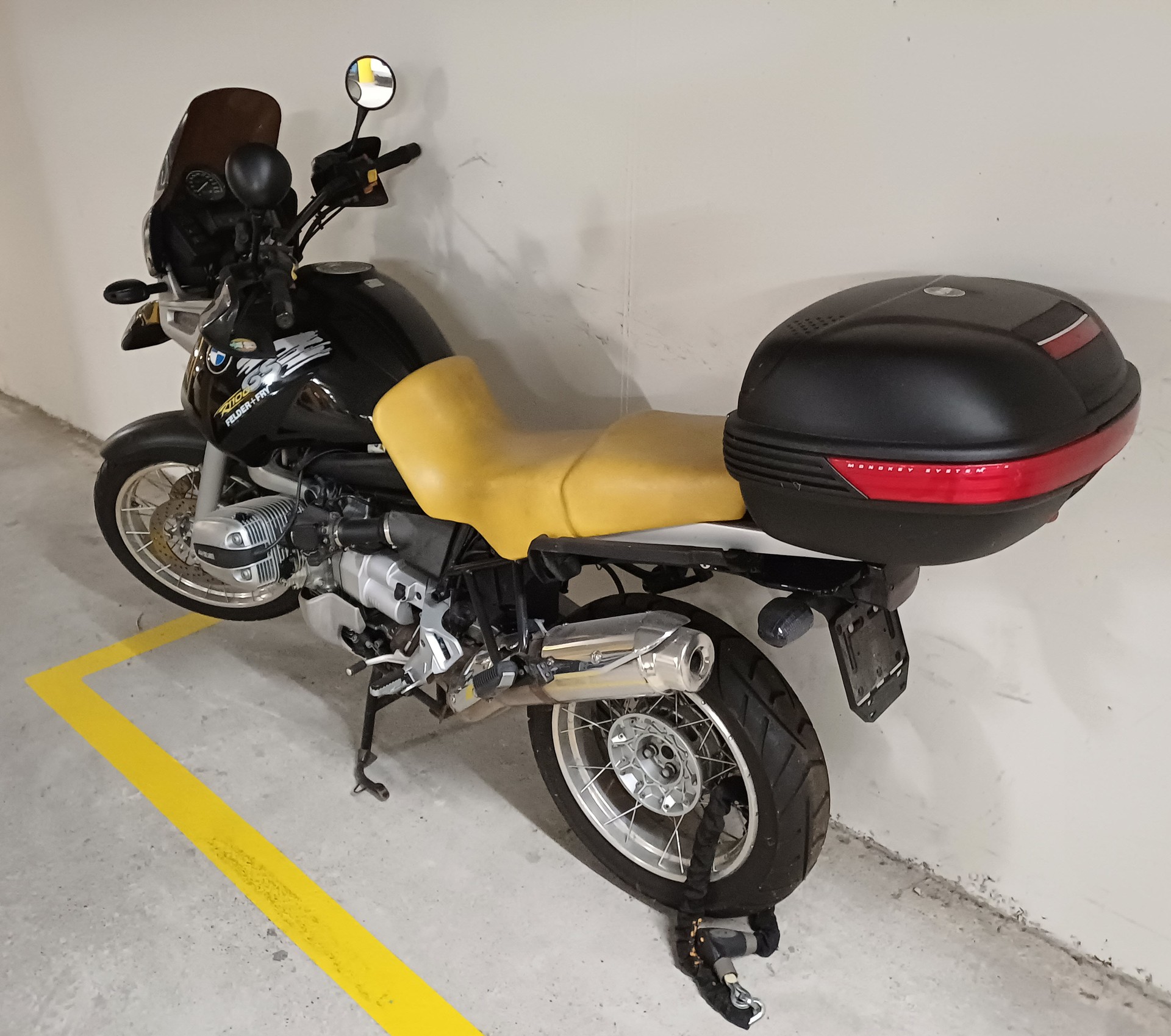 BMW R 1100 GS-image-1