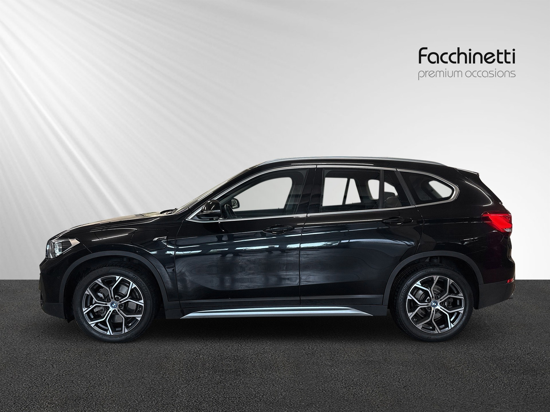 BMW X1 xDrive 25e xLine Steptronic-showroom-element-1