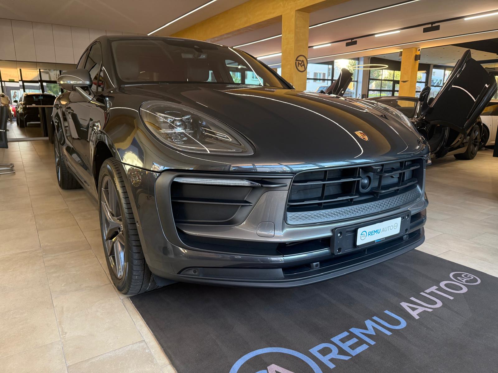 PORSCHE Macan T PDK