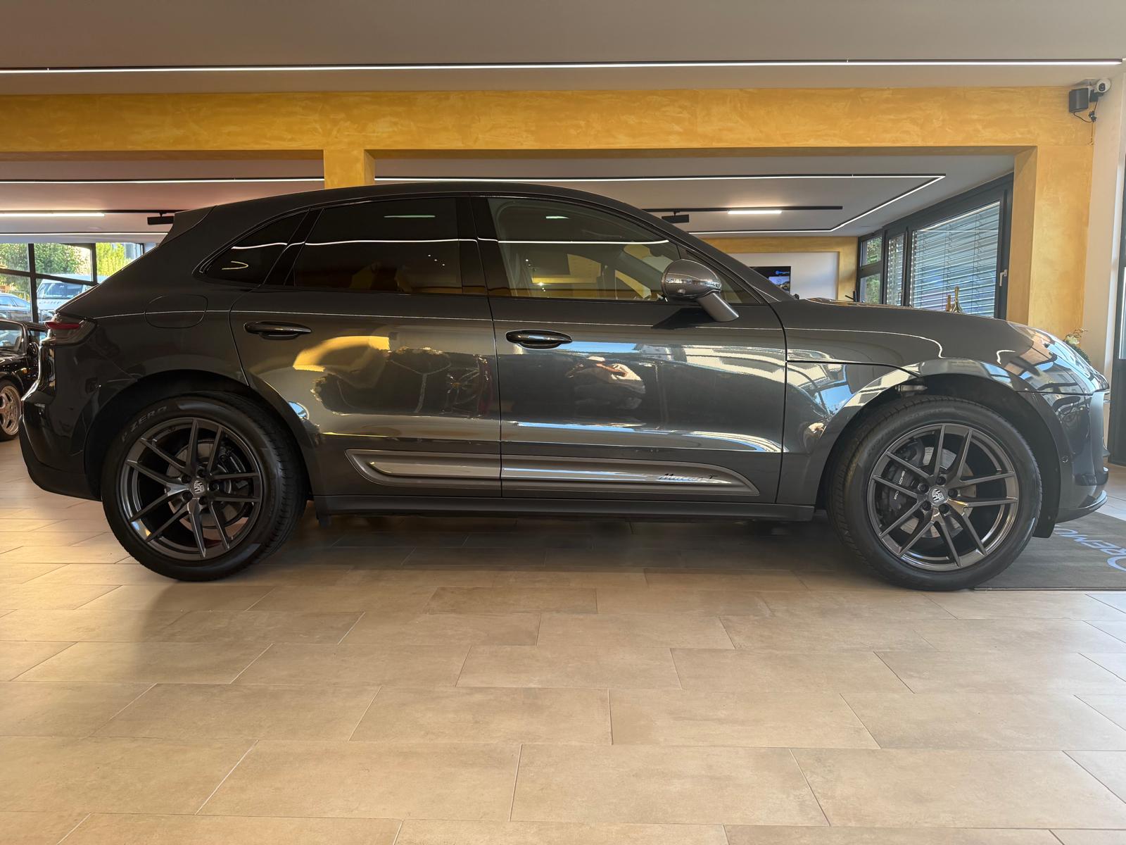 PORSCHE Macan T PDK-showroom-element-1